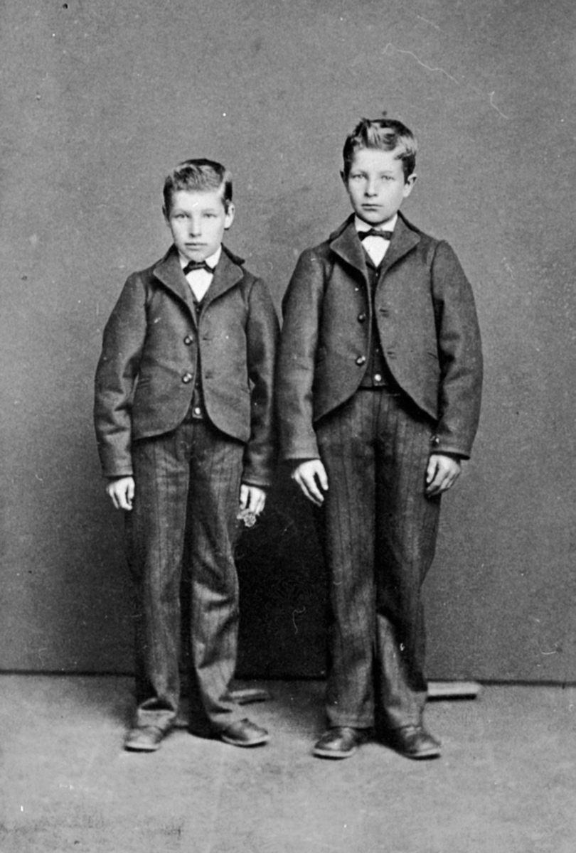 Anno Domkirkeodden, Portrett av Ludvig Helgesen f.1865, Kristian Helgesen f.1864, Stampen under Buttekvern, Furnes, Ringsaker.