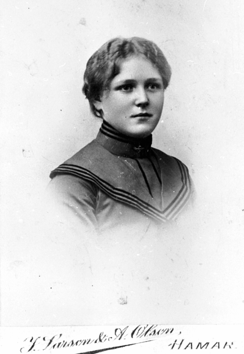 Anno Domkirkeodden, Portrett, Regine Pedersen, Slåttsveen under Gålås nedre, Furnes, Ringsaker.