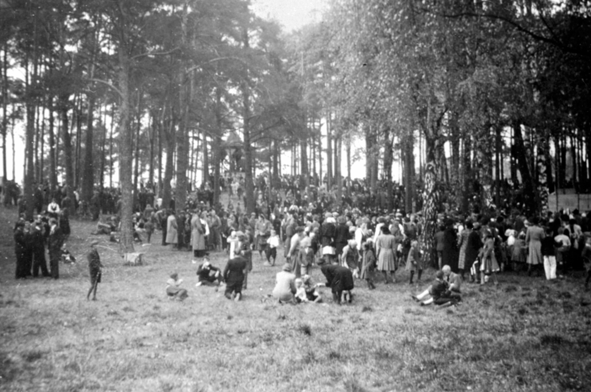 Anno Domkirkeodden, 17. maifeiring i 1945 i Husebyparken, Brumunddal.