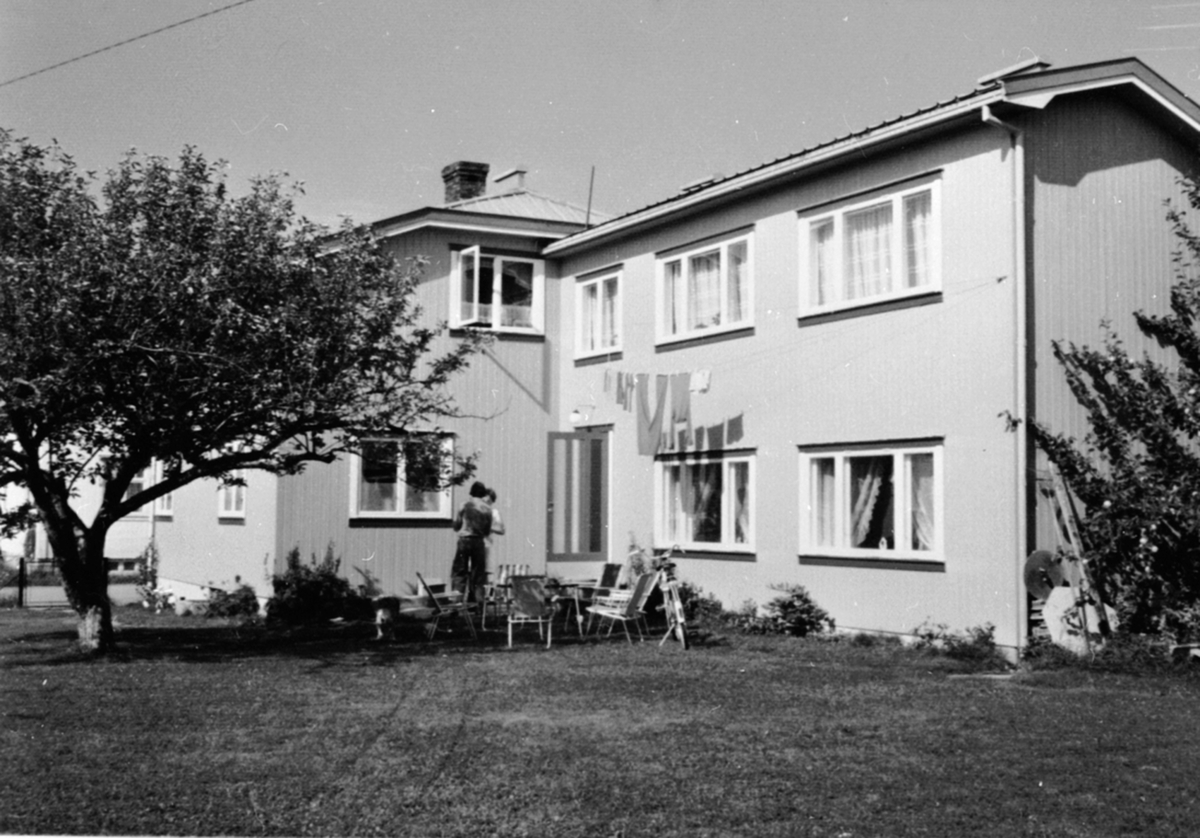 Anno Domkirkeodden, Eksteriør, bakgård til hus i Industrigata, Brumunddal. Revet i forbindelse med ny veg. Tannlege Thyness hadde kontor her.