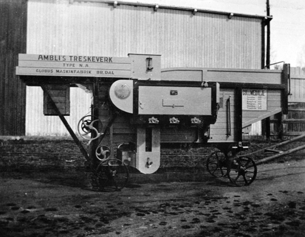 Anno Domkirkeodden, Amblis treskeverk, Type N.A. Produsert ved Globus Maskinfabrikk, Brumunddal.