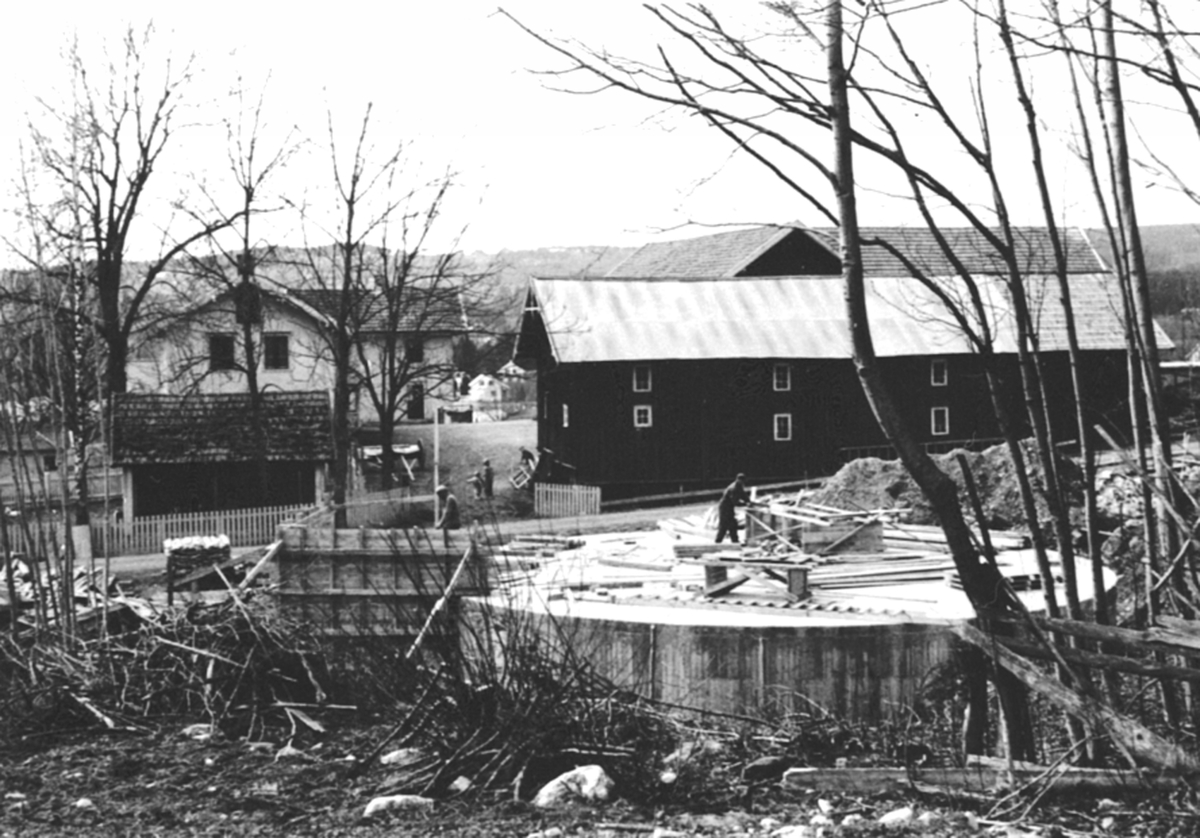Anno Domkirkeodden, Vannbasseng, bygd for A/S Oplandske Konservesfabrikk, Stabburet, Nora på gården Bjørge, Brumunddal.