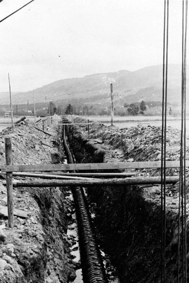 Anno Domkirkeodden, Graving og legging av vannledning, wired trerør, Berger Langmoen A/S, Brumunddal.