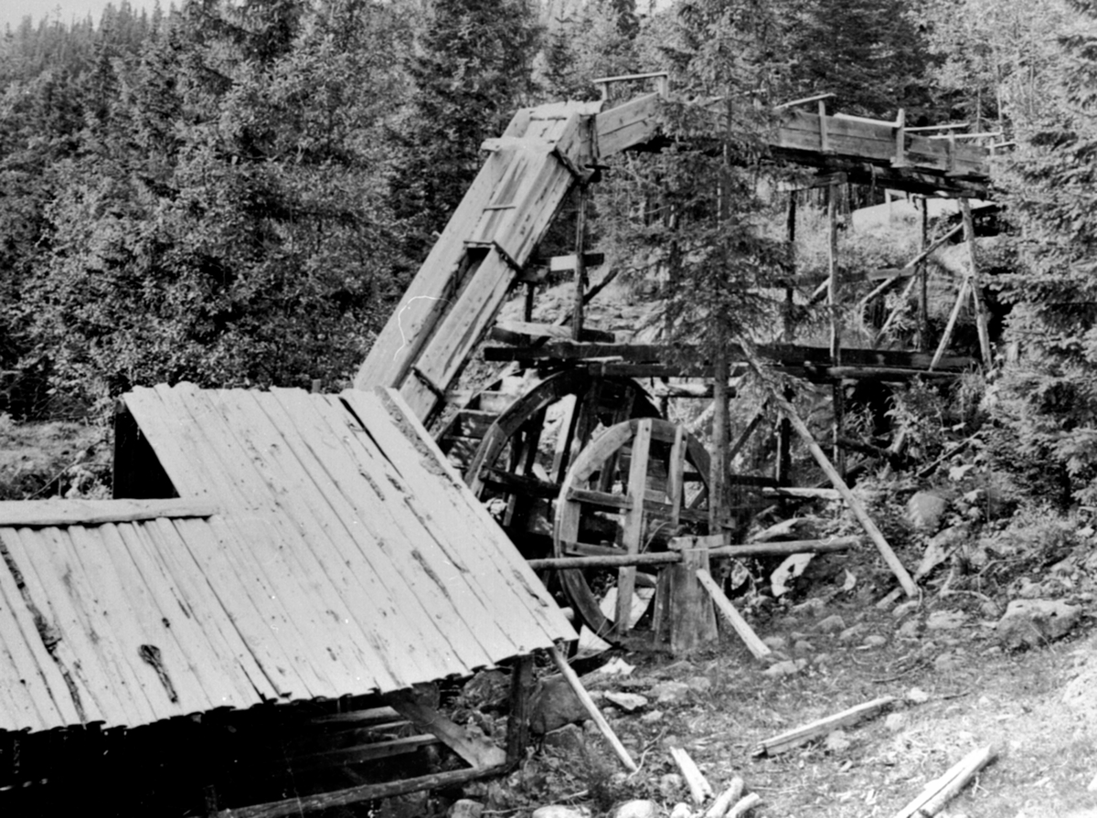 Anno Domkirkeodden, Gammelt sagbruk i Mesnalia, vanndreven sag med skovler.