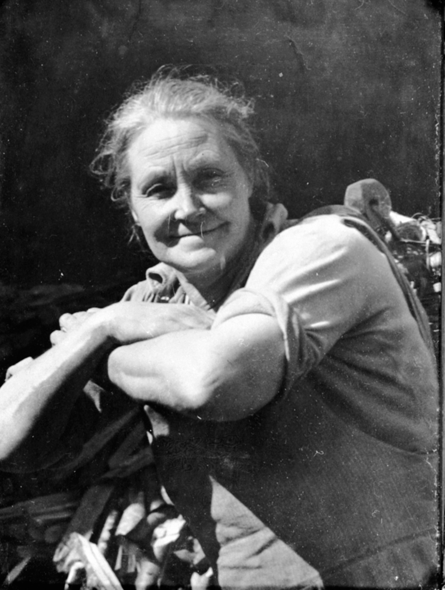 Anno Domkirkeodden, Portrett, Anna ?, kokke på Tokstad gård, Veldre, Ringsaker.