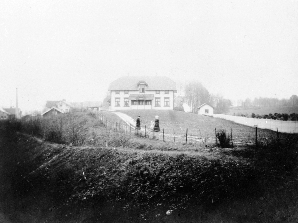 Anno Domkirkeodden, Eksteriør, føderådsbygningen, Toppen, Nerkvern gård, Brumunddal.
