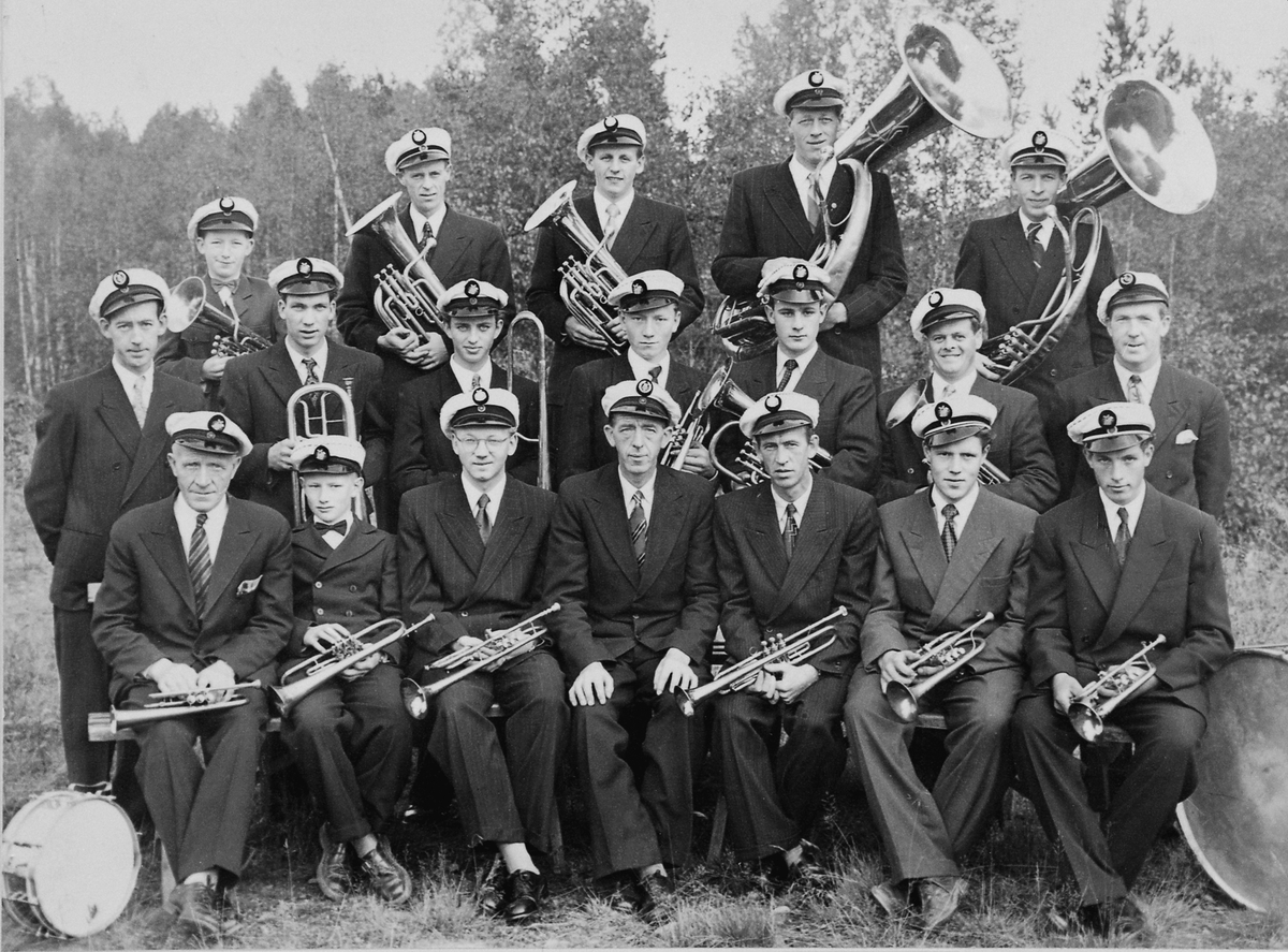 Anno Domkirkeodden, Gruppe musikere med instrumenter, Næren Musikkforening, Næroset, Ringsaker.