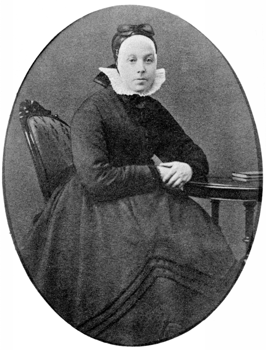 Anno Domkirkeodden, Portrett, LIsbeth Bjerke født Bjørnerud (1818-1884), gift med Thore Bjerke, Nerkvern, Brumunddal.LAGG,