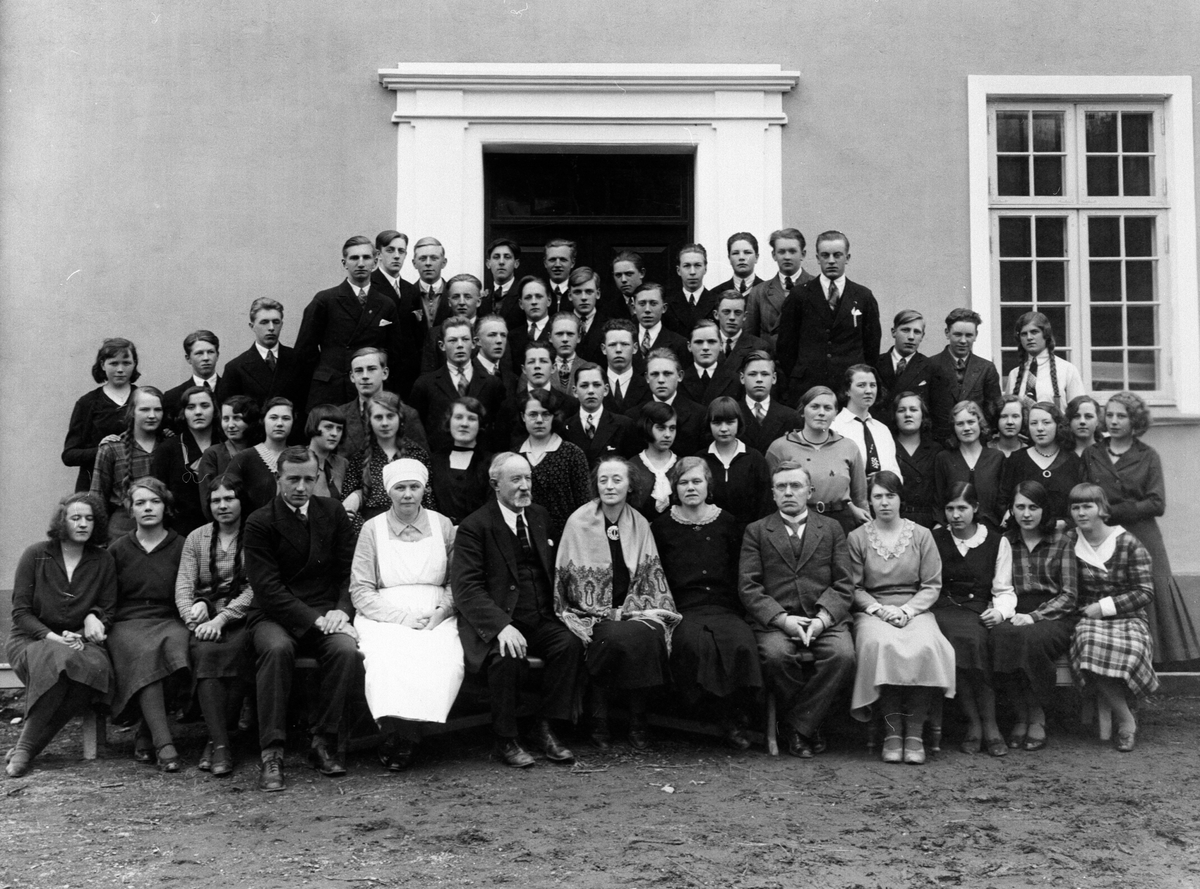 Anno Domkirkeodden, Elever og lærere ved Ringsaker fylkesskole (senere Ringsaker Folkehøyskole), med blant annet Alf Prøysen som elev.