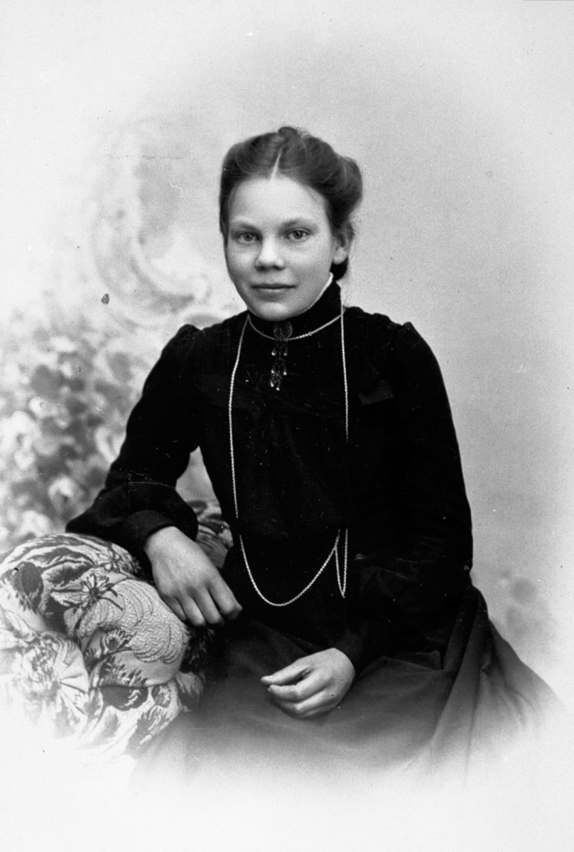 Anno Domkirkeodden, Portrett, Borghild Haugen Gjermestad, Moelv.