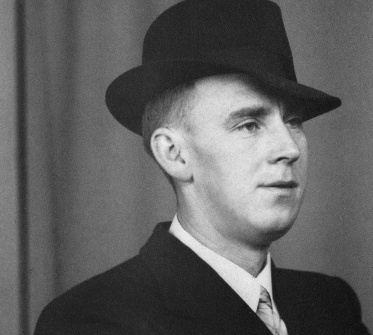 Anno Domkirkeodden, Portrett av Alf Prøysen med hatt, 1938.