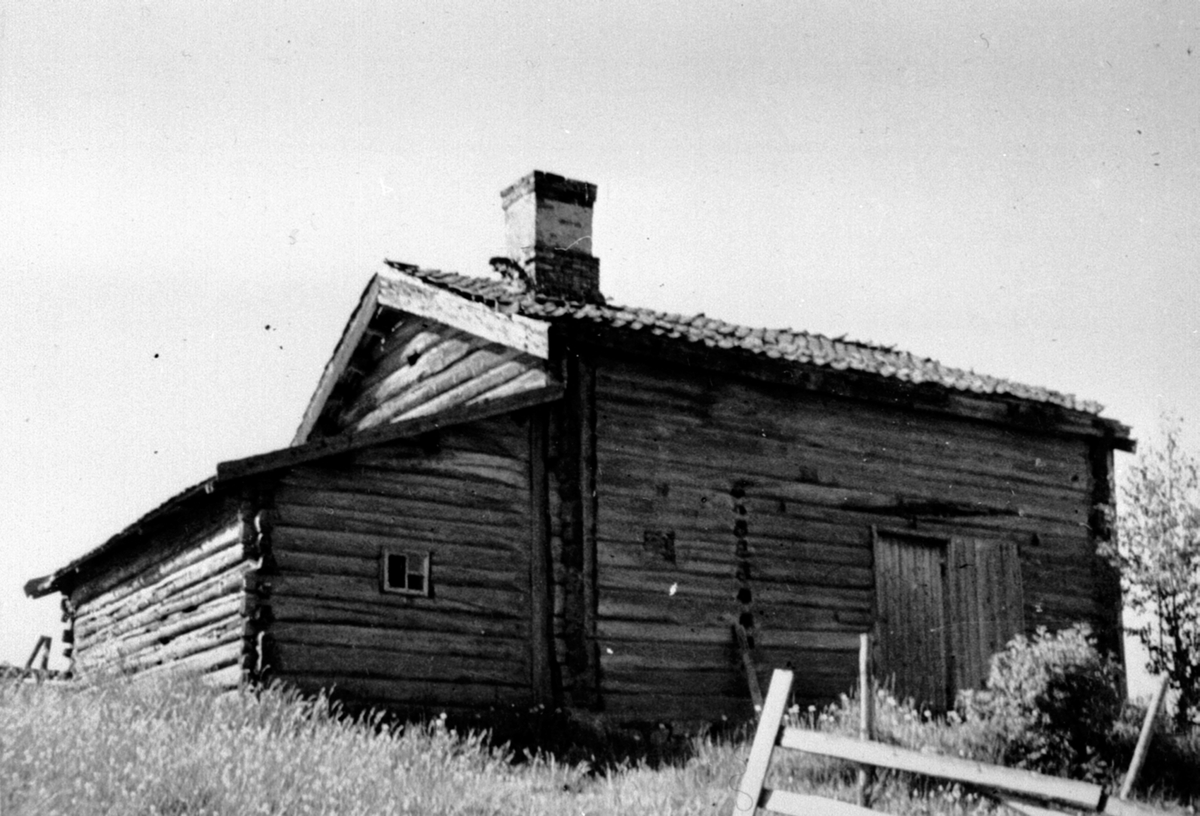 Anno Domkirkeodden, Eksteriør, husmannsplassen Jevanolbakken under Jevanol østre, Furnes, Ringsaker. Flyttet til Hedmarksmuseet i 1959.