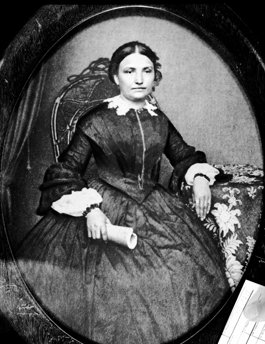 Anno Domkirkeodden, Portrett Karoline Olsdatter Hoel 13. 11. 1818 - 05. 02. 1884, Hovelsrud, Helgøya.