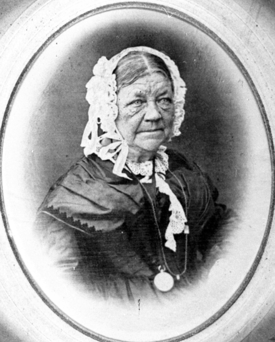 Anno Domkirkeodden, Portrett. Anne Hoel, Hovinsholm, Helgøya. Født 1784, Død 1859.