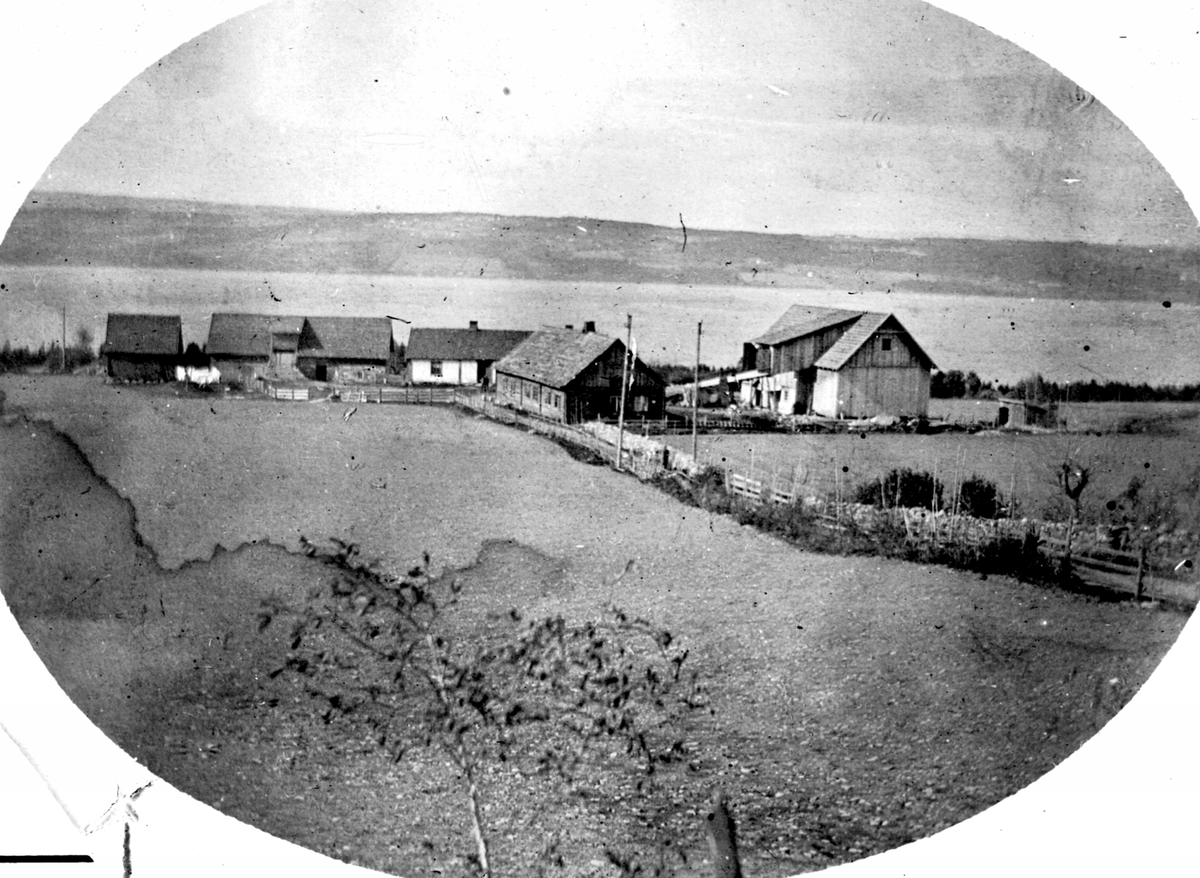 Anno Domkirkeodden, Maurud, Helgøya med Nedre Maurud i bakgrunnen.