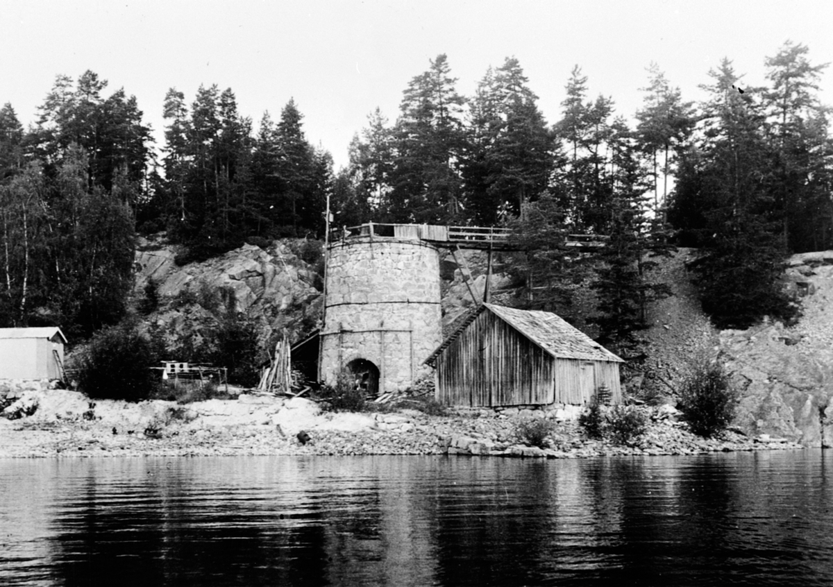 Anno Domkirkeodden, Lodvikens kalkbrenneri. Fagervik kalkbrenneri, nordre ovn, Bergevika, Helgøya. Bygget 1897.