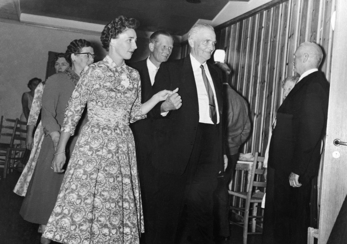 Anno Domkirkeodden, Ordfører Karl Østvold med dansepartner Liv Halvorsen, Johannes Hjelmstad med Nora Østvold. Innvielse av Tingvang, Ringsaker.