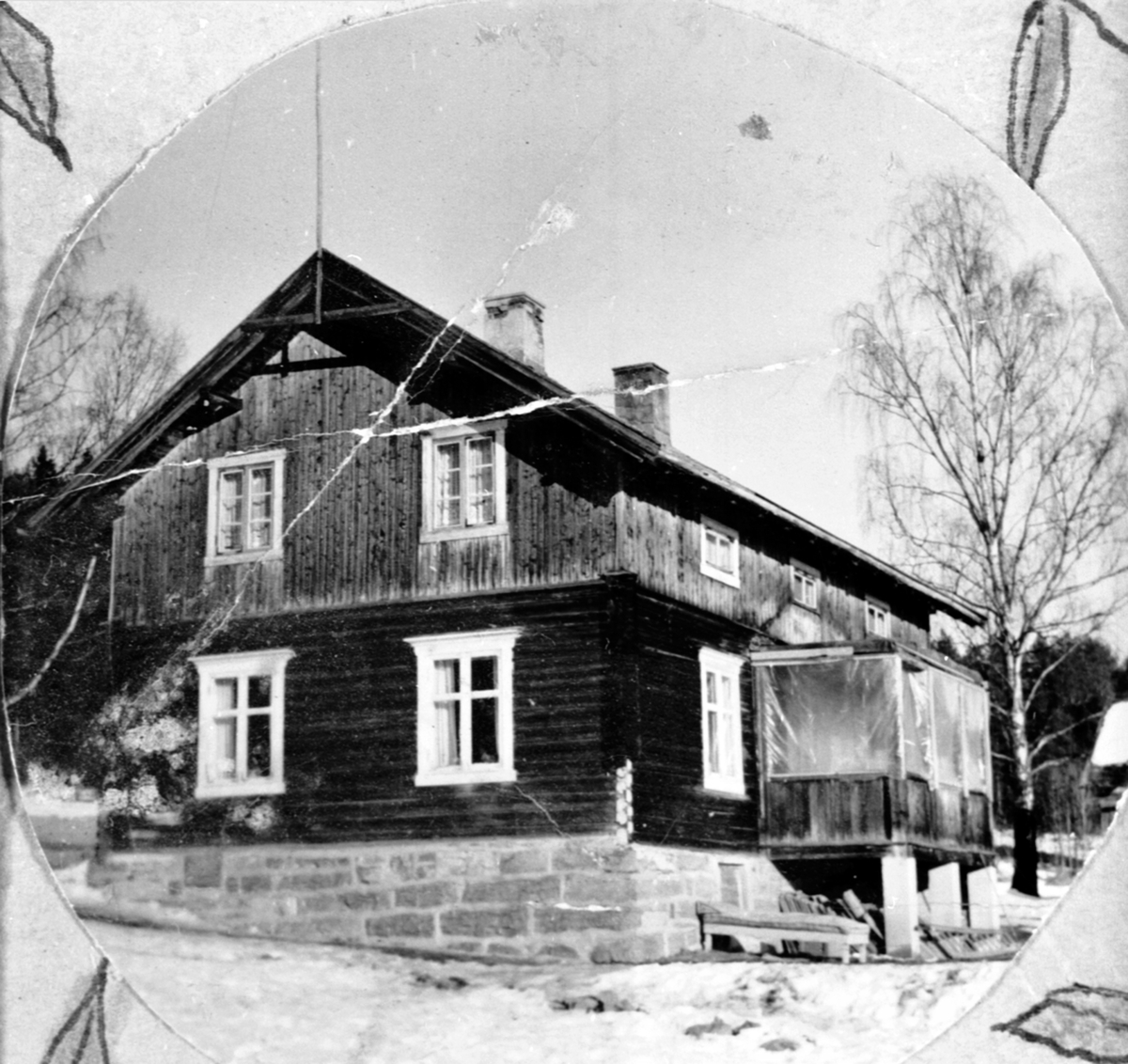 Anno Domkirkeodden, Hovedbygningen i Mo, Helgøya. Mo ble fradelt Øvre Maurud i 1863 , men det var ikke bygd hus enda i 1866.