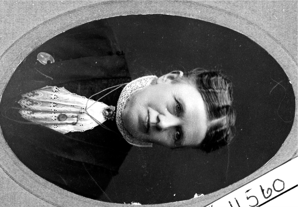 Anno Domkirkeodden, Portrett, Gunvor Hansdatter Dehli f.08. 05. 1853, Furnes. Gift med vaktmester Andreas Frydenlund ved fengslet i Aurdal.