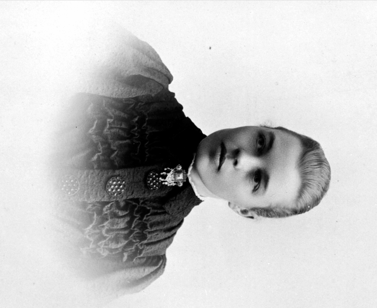 Anno Domkirkeodden, Portrett, Sigrid Andersdatter Bjørge F:24. 06. 1866 - 29. 06. 1954, Furnes. Lærerinne v/Lilleborg, Oslo. Gift m/lærer Sigvart Løken, Oslo