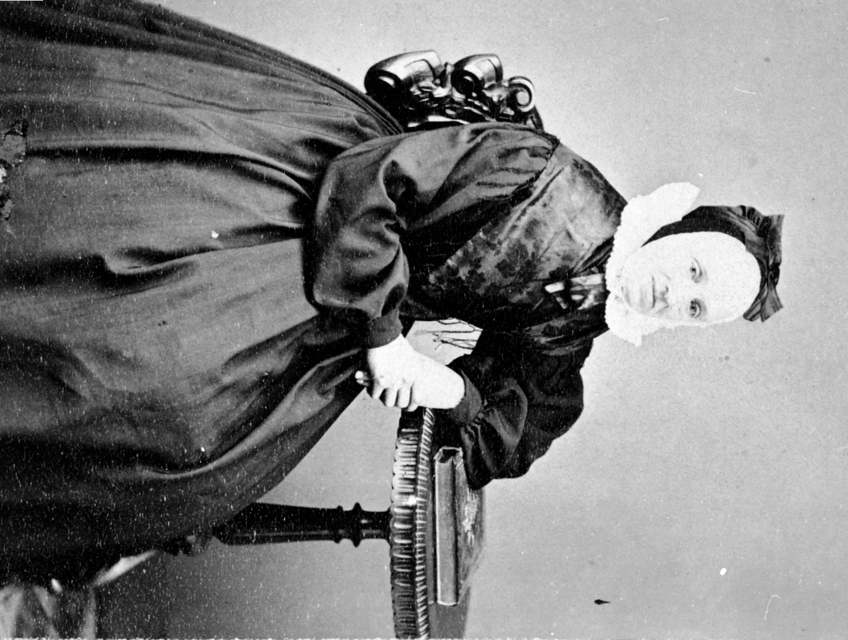 Anno Domkirkeodden, Portrett, Ingeborg Hansdatter Larssen F:23. 09. 1819-15. 11. 1891, Furnes. Gift m/Ole Larssen Velt-Deglum