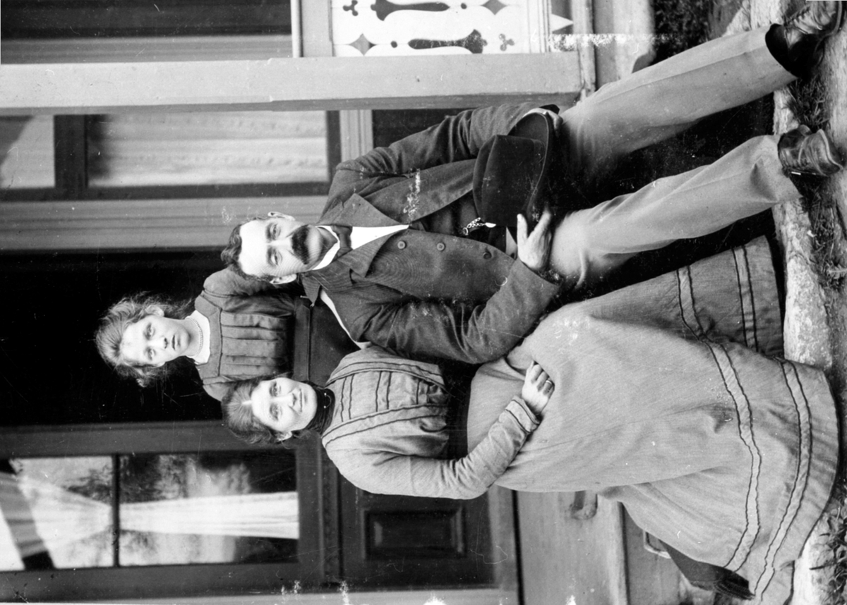 Anno Domkirkeodden, Kjøpmann Strandsberg med familie, Moelv.