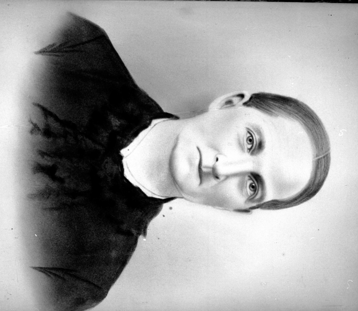 Anno Domkirkeodden, Portrett av Ingeborg Monsdatter Huse (1835-1920) på Hjelthjelt, Stavsjø, Hedmark. Gift m/Andreas Huse, oldemor til Per Hjelt.