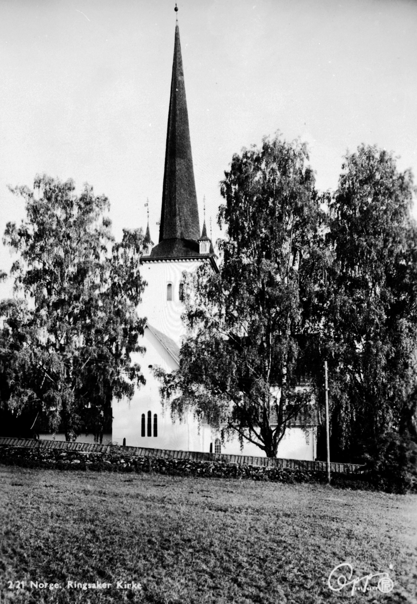 Anno Domkirkeodden, Eksteriør, Ringsaker kirke. Kirkegårdsmur.