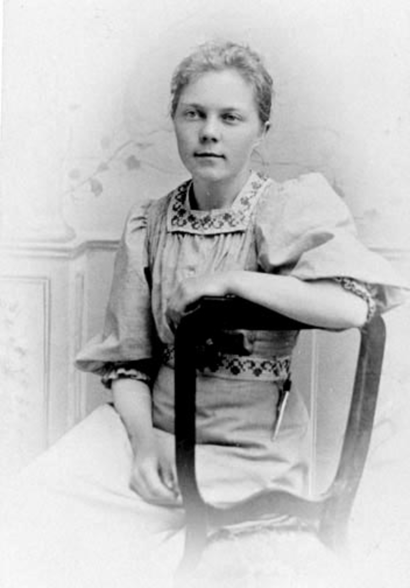 Anno Domkirkeodden, Anne Marie Mengshoel (1878-1912), Skinstad, Nes, Hedmark.