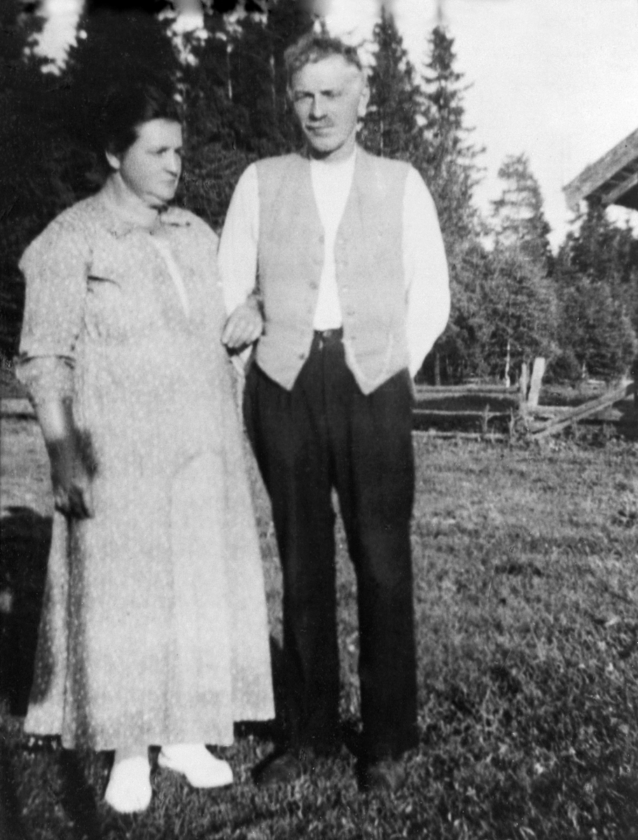 Anno Domkirkeodden, Klara (Midtskog) Ottosen (1895-1979) eldste datter av Even og Marta Midskog. Karl Ottosen (1885-1941) Giftet seg med Klara i 1914. De fikk 8 barn.