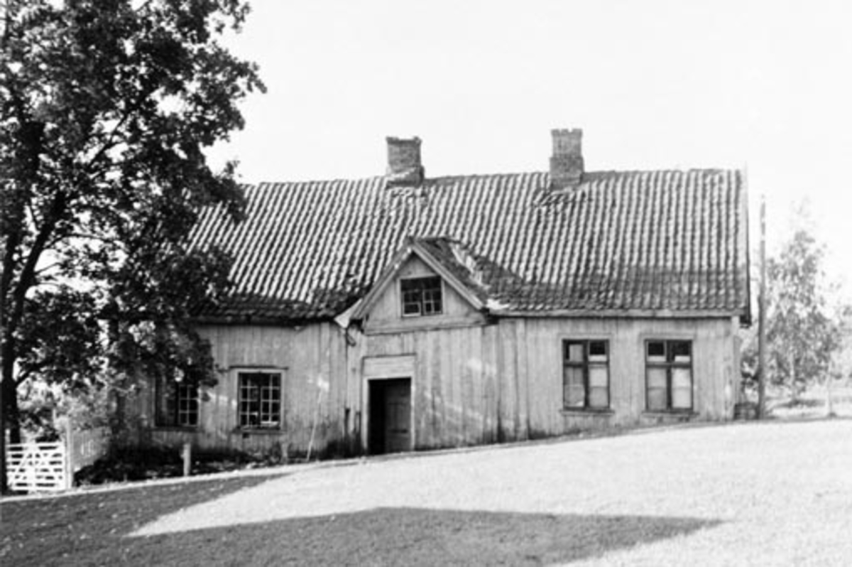 Anno Domkirkeodden, Eksteriør bolig. Hovedbygning på Hilstad øvre, Stavsjø, Hedmark. Satt opp ca 1750, påbygd 1850.