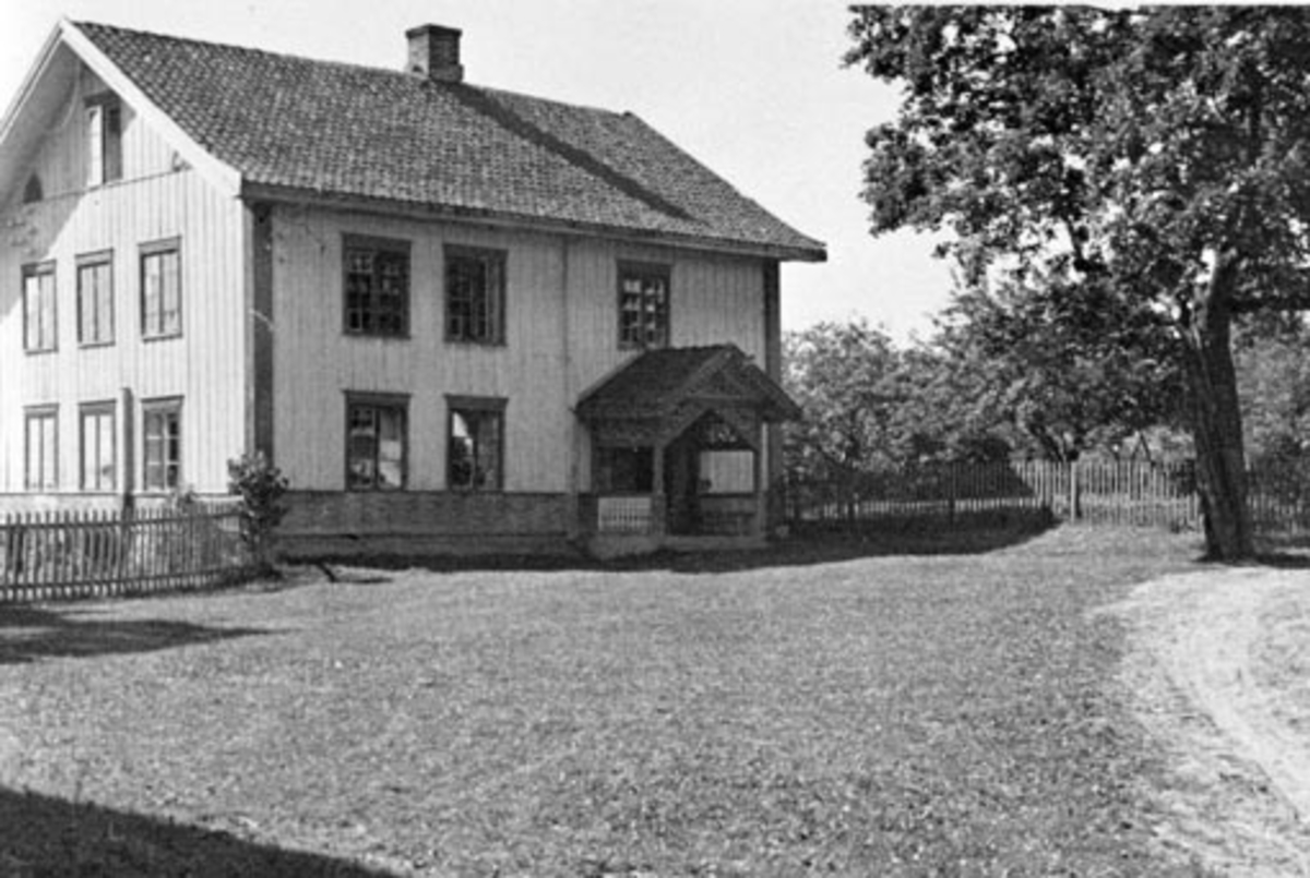 Anno Domkirkeodden, Eksteriør, hovedbygningen på Rør store, Ringsaker.