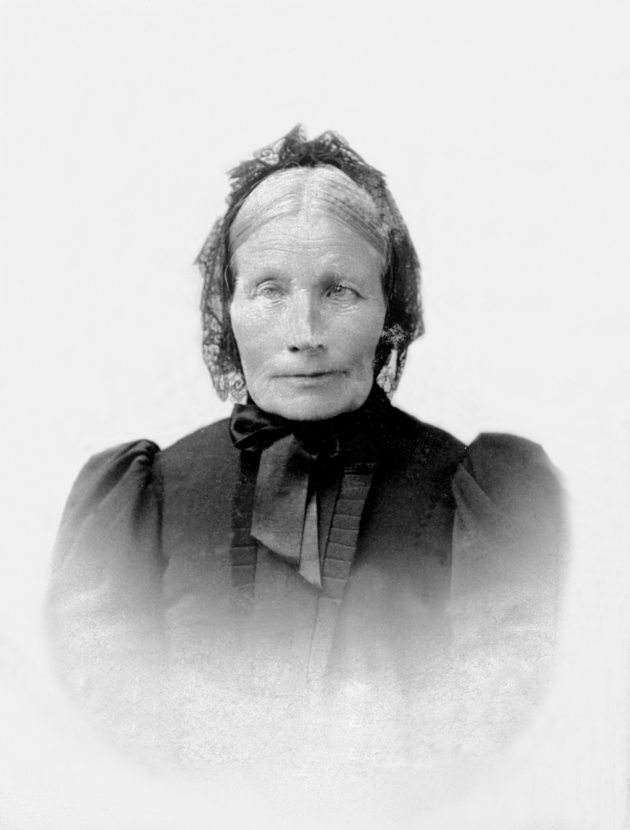 Anno Domkirkeodden, Portrett av Kjerstine Halvorsdatter Hovelsrud (1830-1901), Dæhli, Nes, Hedmark. Gift med lærer Gulbrand Olsen Dæhli.