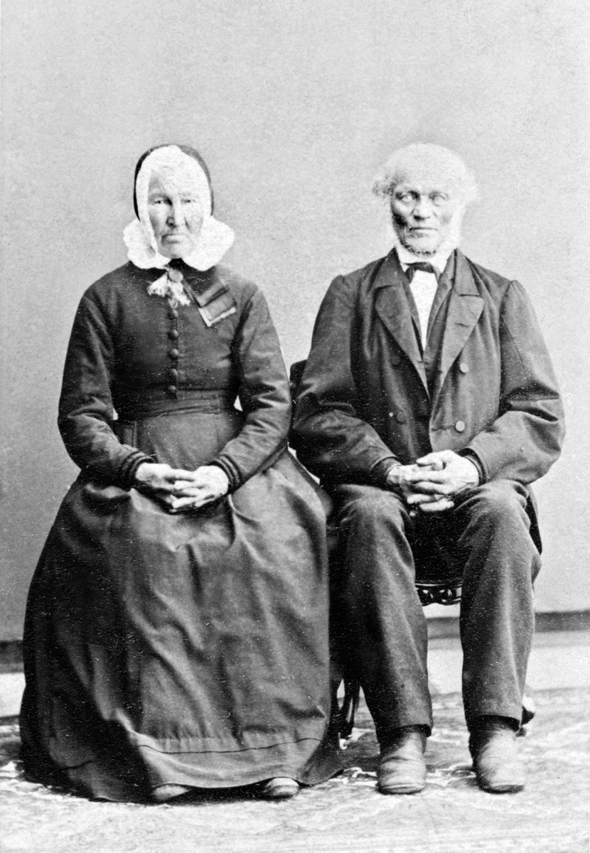 Anno Domkirkeodden, Ektepar. Salmaker Ole Gundersen (1805-1877) og Larine Pedersdatter Lysrud f.1808. Foreldrene til lærer Gulbrand Olsen Dæhli (1833-1912).