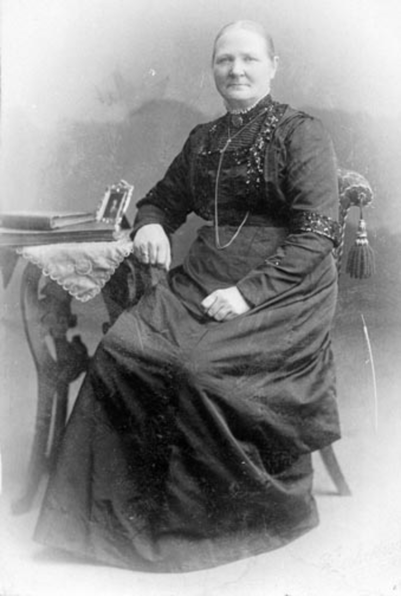 Anno Domkirkeodden, Portrett, jordmor Henriette Ganes (1858 - 1951), Nes, Hedmark.