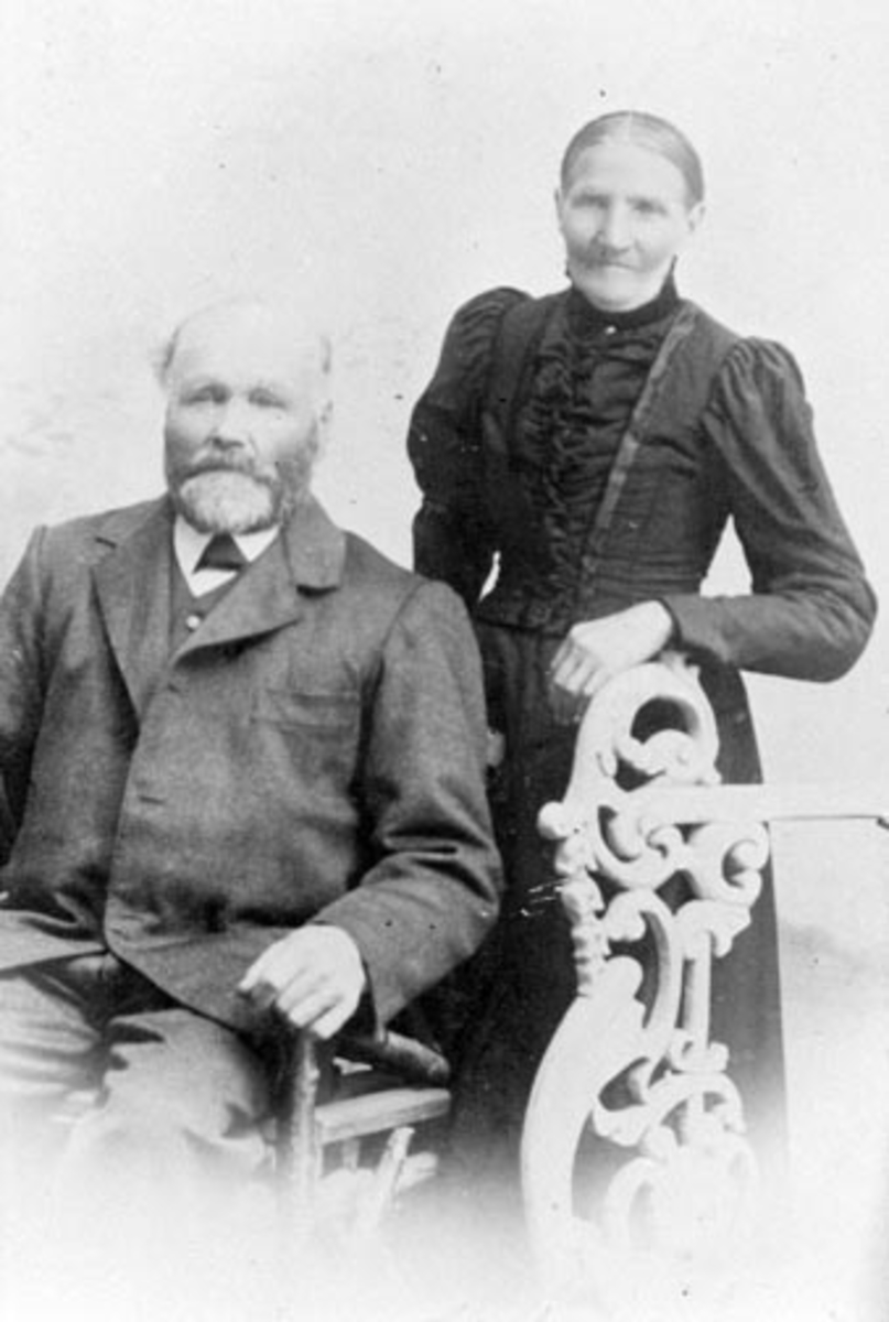 Anno Domkirkeodden, Ekteparet kjøpmann Gulbrand Olsen Kjendlie (1828-1913) og Gønner Larsdatter Berg (1828-1907). Kirkeihle, Stavsjø, Hedmark.
