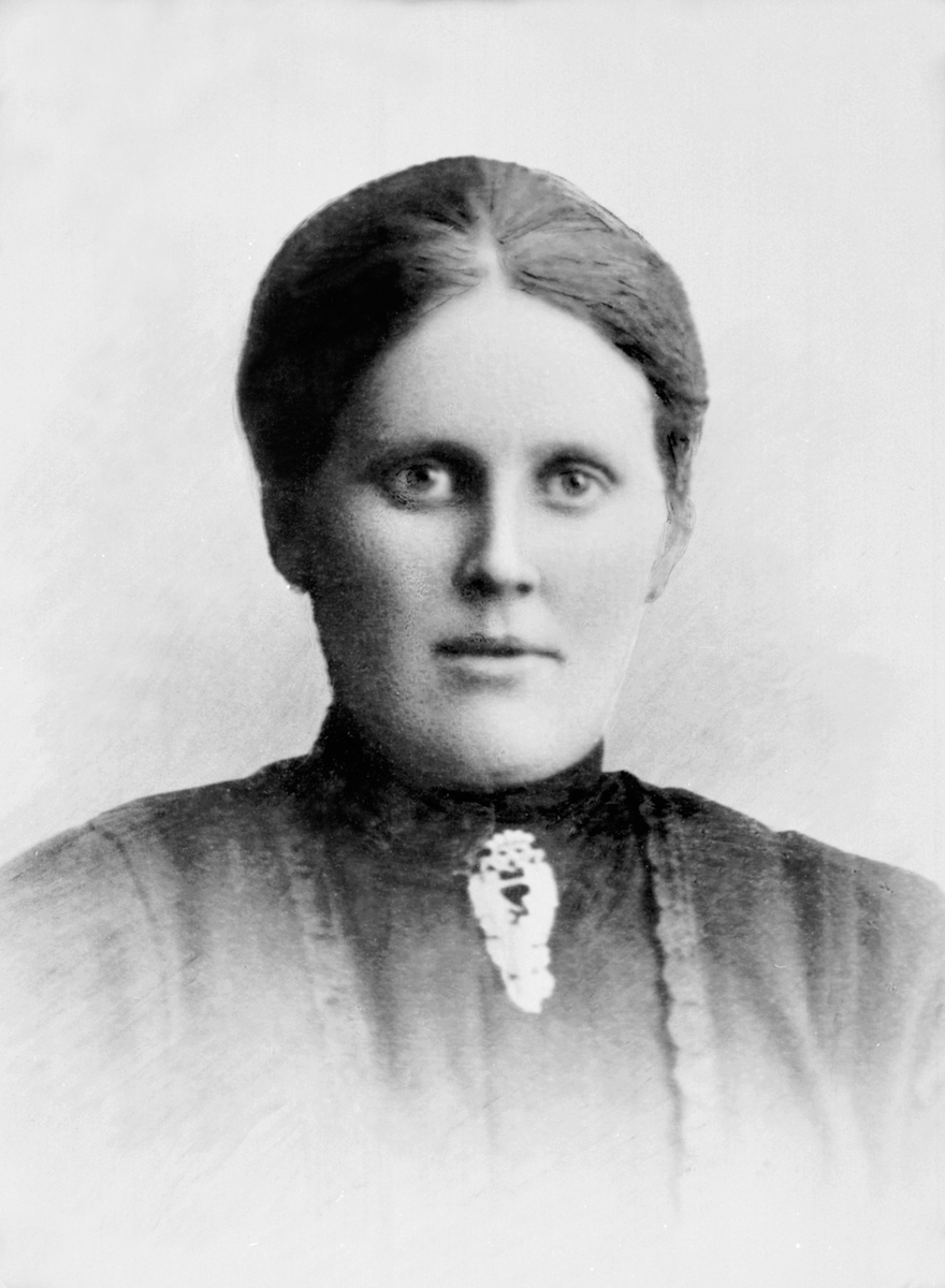 Anno Domkirkeodden, Portrett av Cecilie Sterud født Jenstdatter Vestrum (1884-1977), Sterud østre, Nes, Hedmark.