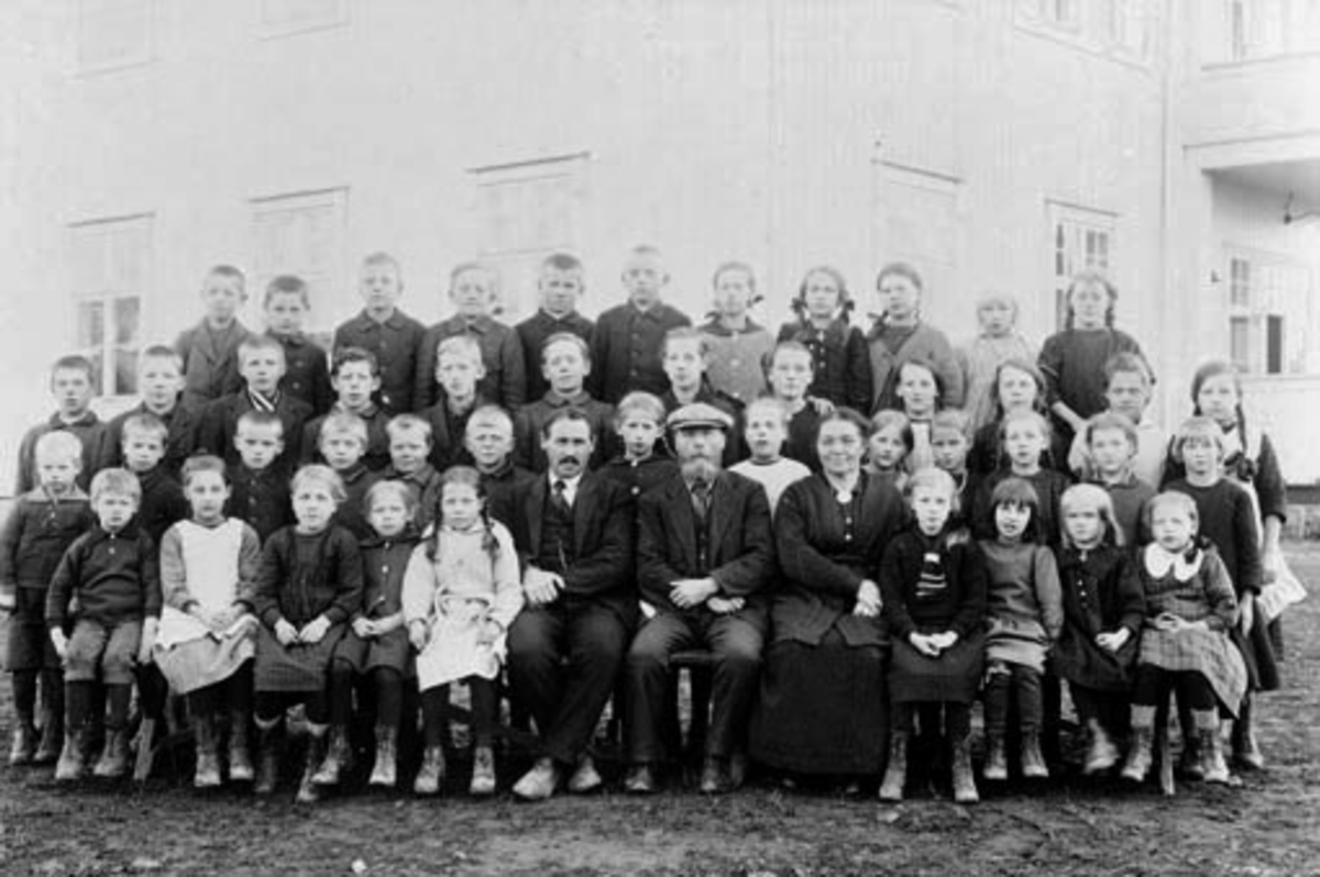 Anno Domkirkeodden, Skoleelever og lærere ved Dæhli skole, Nes, Hedmark.