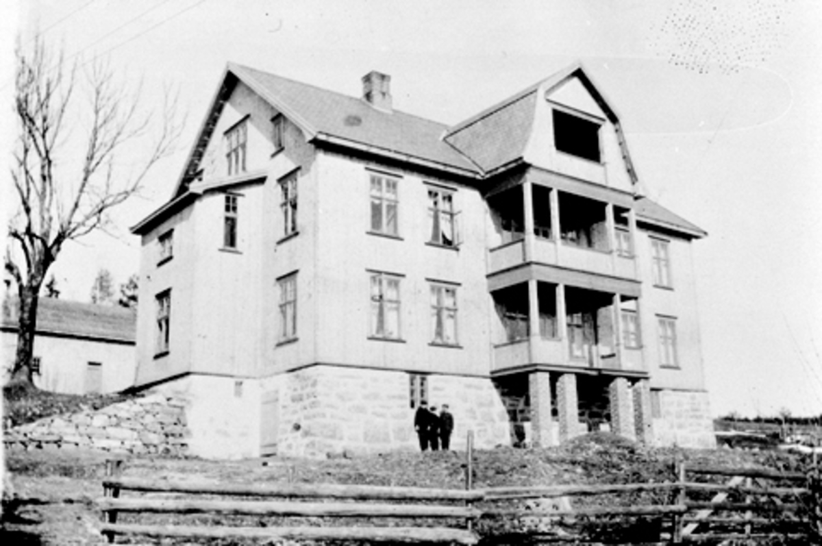 Anno Domkirkeodden, Den nye hovedbygningen på Lie øvre, Nes, Hedmark som ble bygd i 1918.