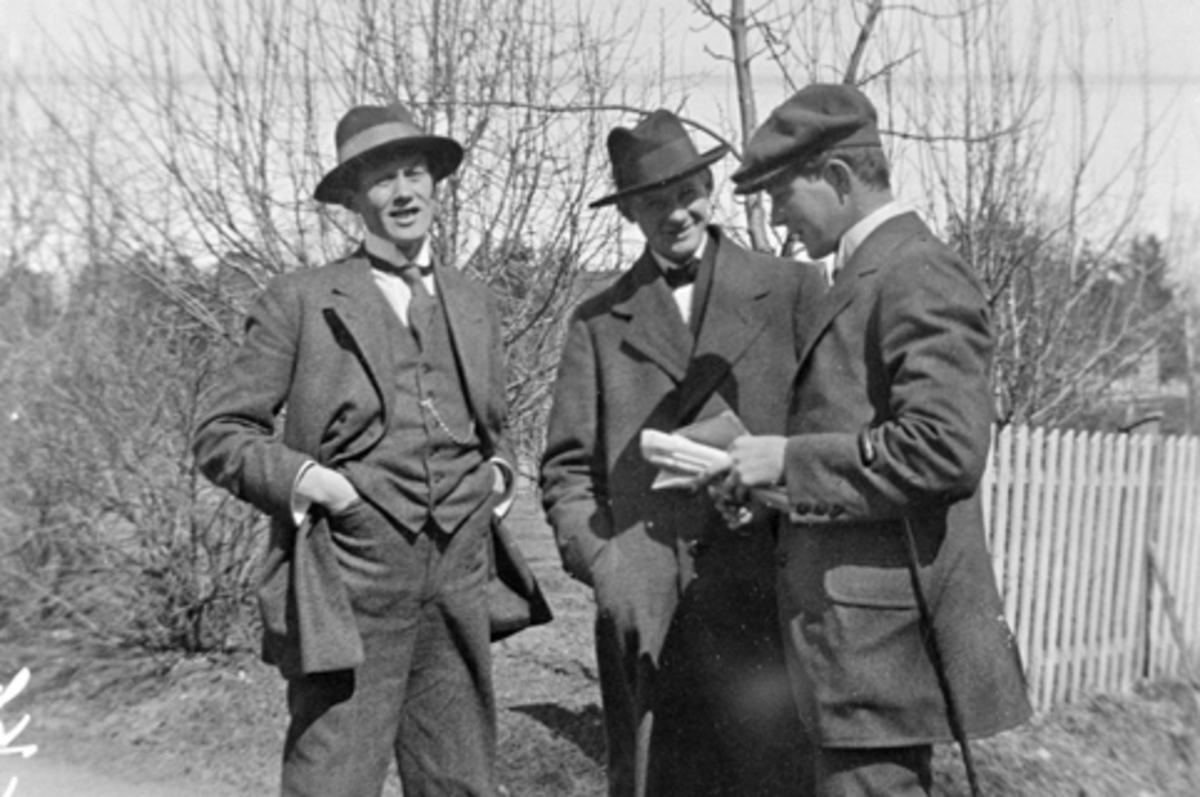 Anno Domkirkeodden, 3 menn. Sv. Lunde, Brodal, ingeniør Langmyhr, Ringsaker.