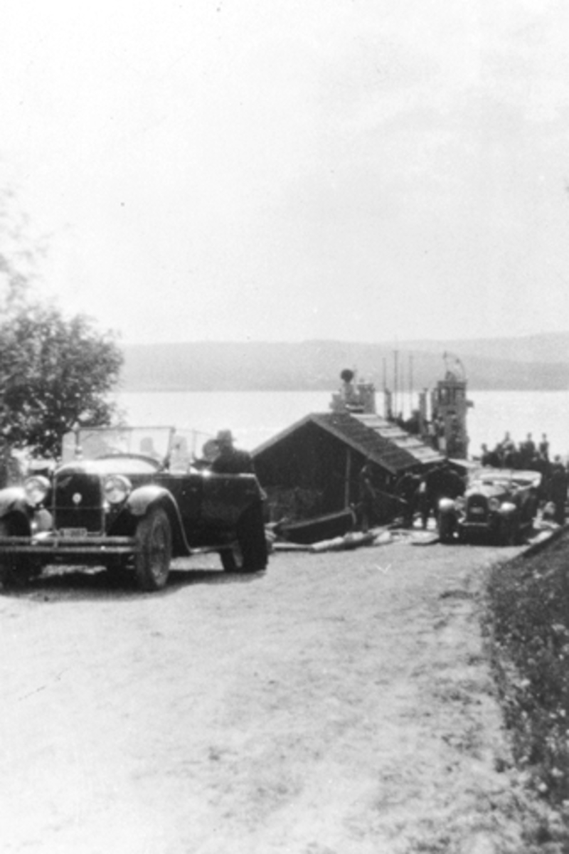 Anno Domkirkeodden, Smedstua brygge, lagerhus, 2 biler, Smedstuen nedre, Nes, Hedmark.