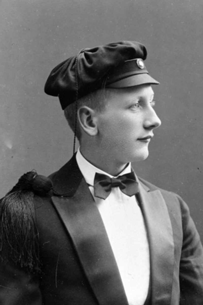 Anno Domkirkeodden, Portrett, student, Einar Lundby F: 31. 05. 1894, Lundby, Brumunddal.