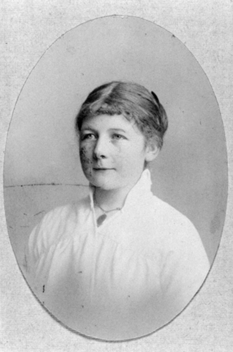 Anno Domkirkeodden, Portrett, Signe Lundby F: 1895, gift Ilseng, Lundby, Brumunddal.
