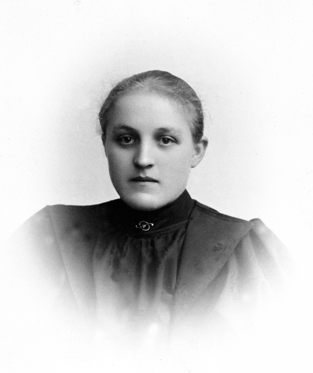 Anno Domkirkeodden, Portrett av Agnes Helgeby (1877-1934), Sandvold, Nes, Hedmark.