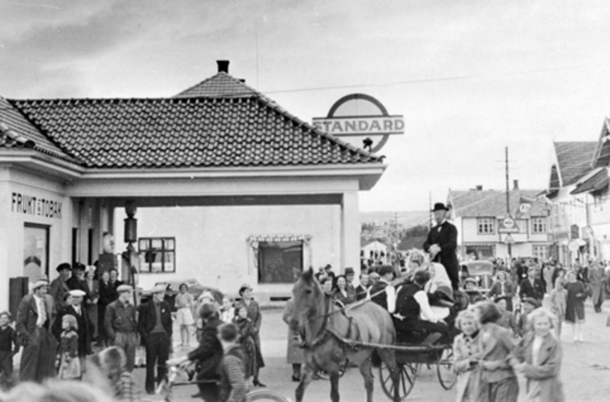 Anno Domkirkeodden, St. Hans opptog gjennom Brumunddal sentrum, riksveg 50.