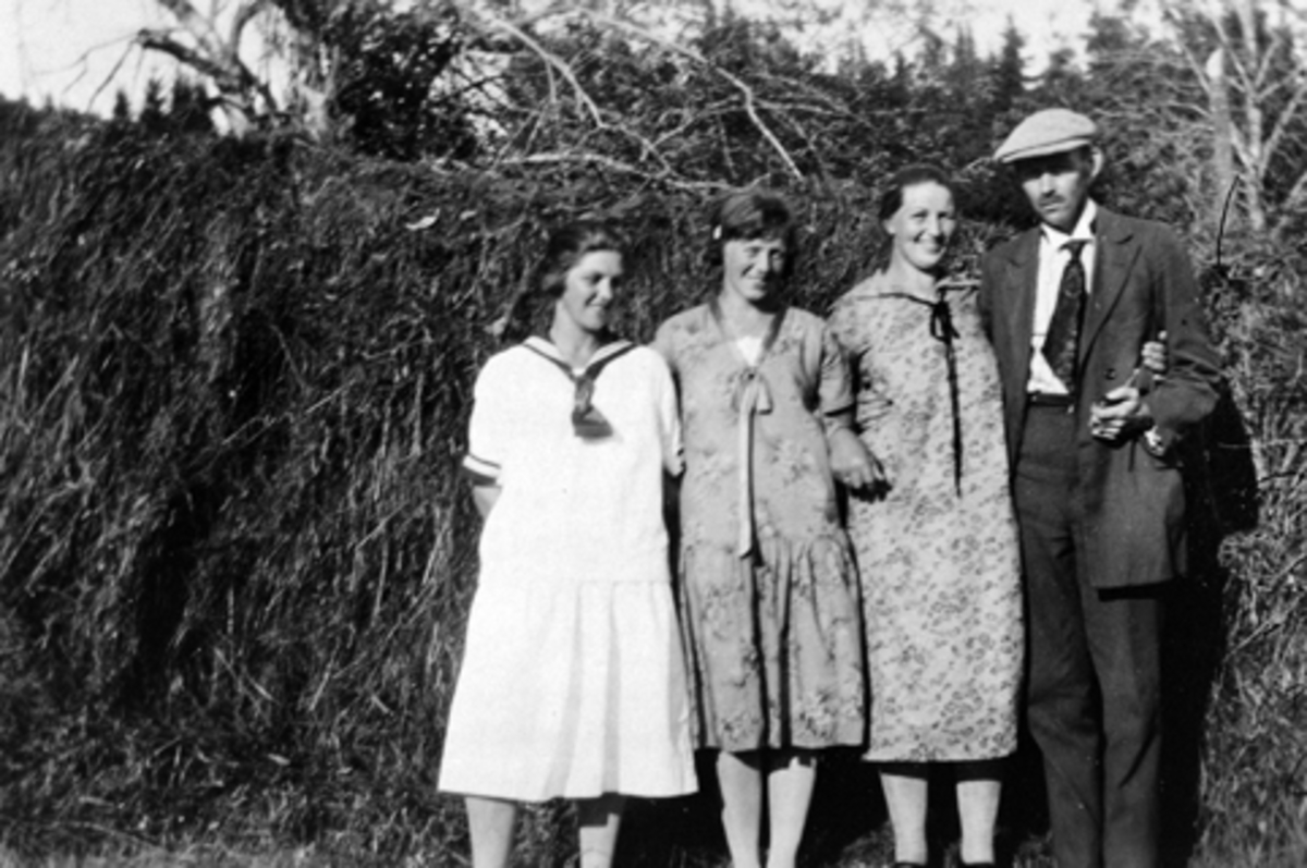 Anno Domkirkeodden, Fire sangere fra Furnes Indremisjons sangkor. Fra venstre er Margit Andersen, Ingeborg Johansen, Karen Viken, Gunnar Fredhjem. Kylstad skole, Furnes, Ringsaker.