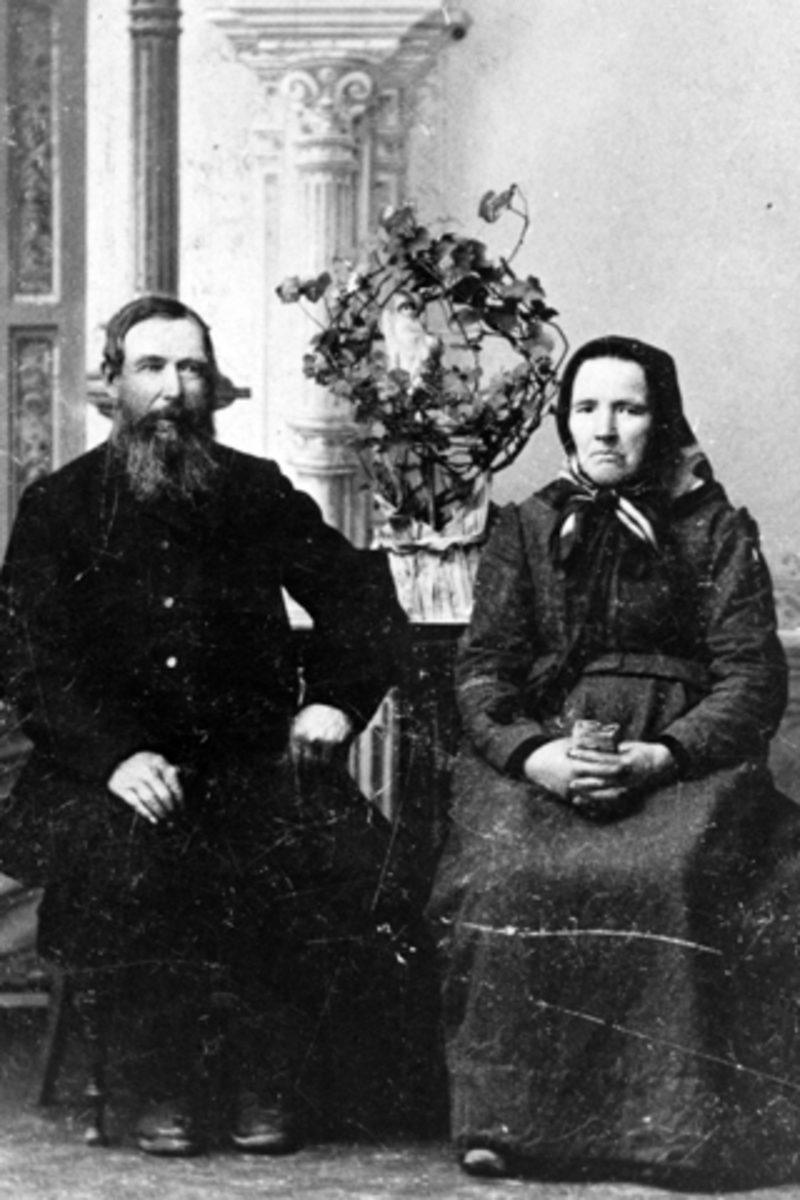 Anno Domkirkeodden, Ektepar, Lars Olsen Grinieie F: 1825, Johanne Olsdatter Kommerstadeie F: 1821, Hauglistua, Ringsaker. De giftet seg 14/04-1846 og fikk 7 barn.