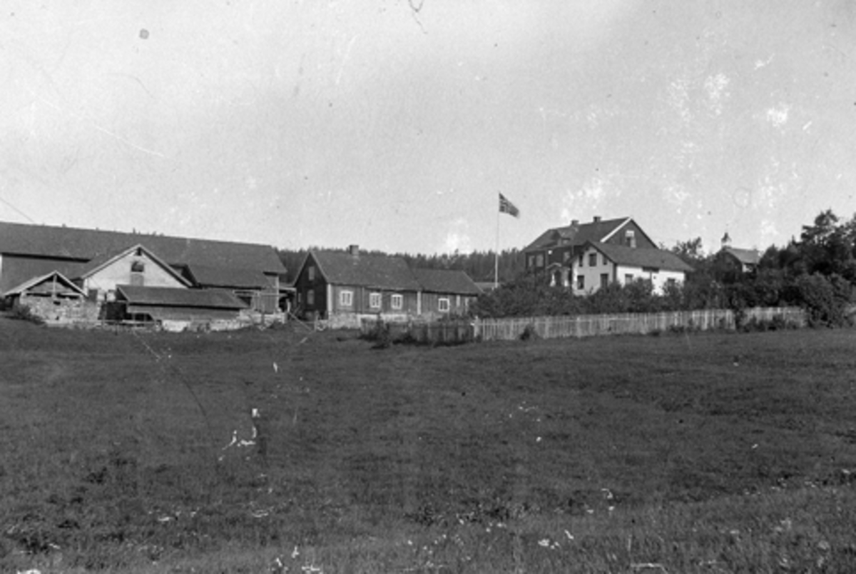 Anno Domkirkeodden, Eksteriør, Alhaug østre, Furnes.