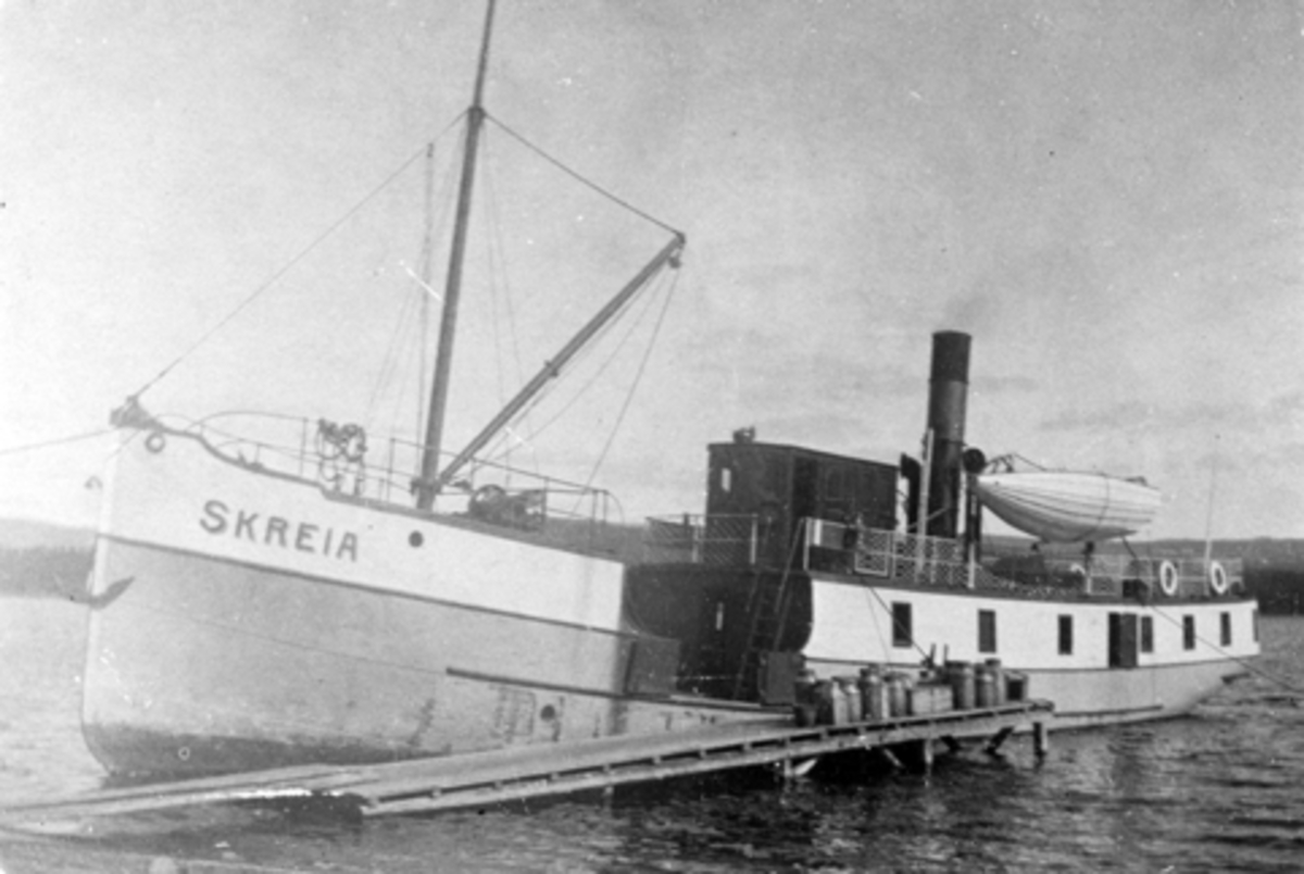 Anno Domkirkeodden, D/S Skreia, Mjøsbåt ved Kisebrygga, Nes, Hedmark. Mjølketransport.