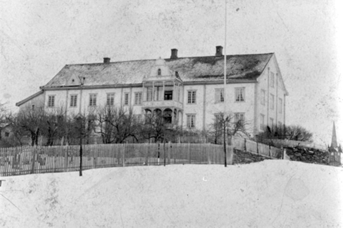 Anno Domkirkeodden, Eksteriør, hovedbygningen på Hoel gård, Nes, Hedmark sett fra syd.
